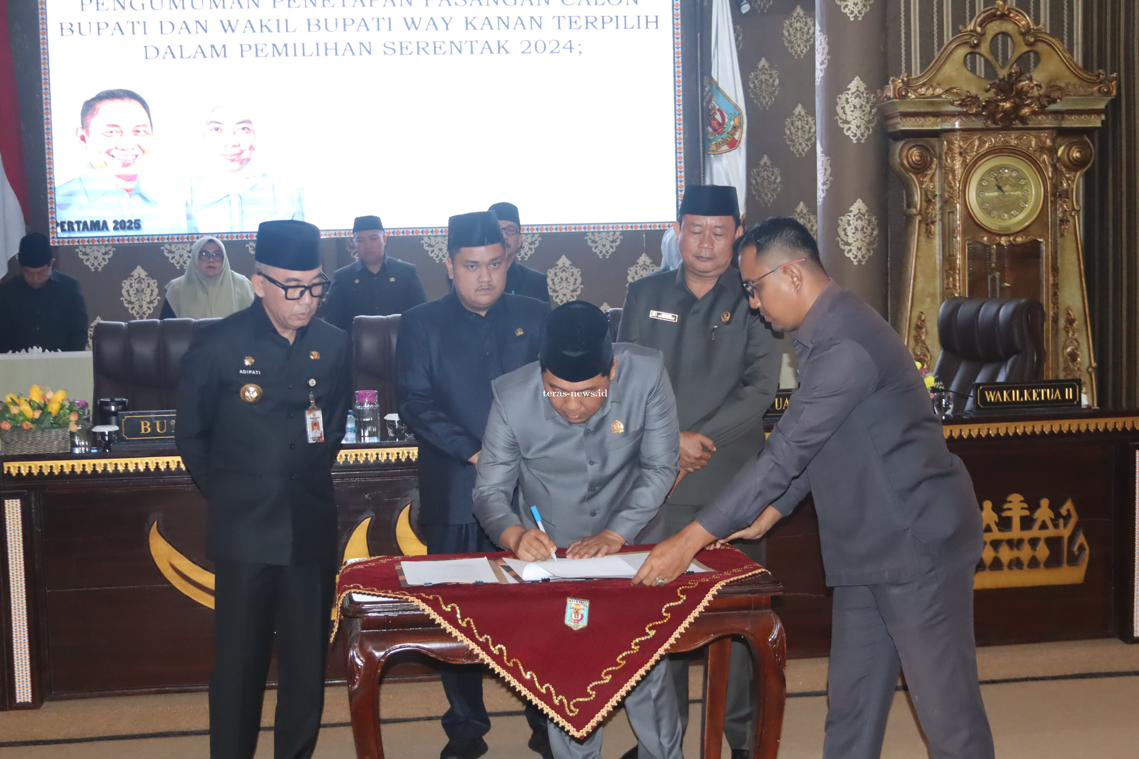 Paripurna DPRD Way KananTetapkan   Drs. H.Ali Rahman.MT Bupati Dan Wakil Bupati  Ayu Asalasiyah.S.Ke