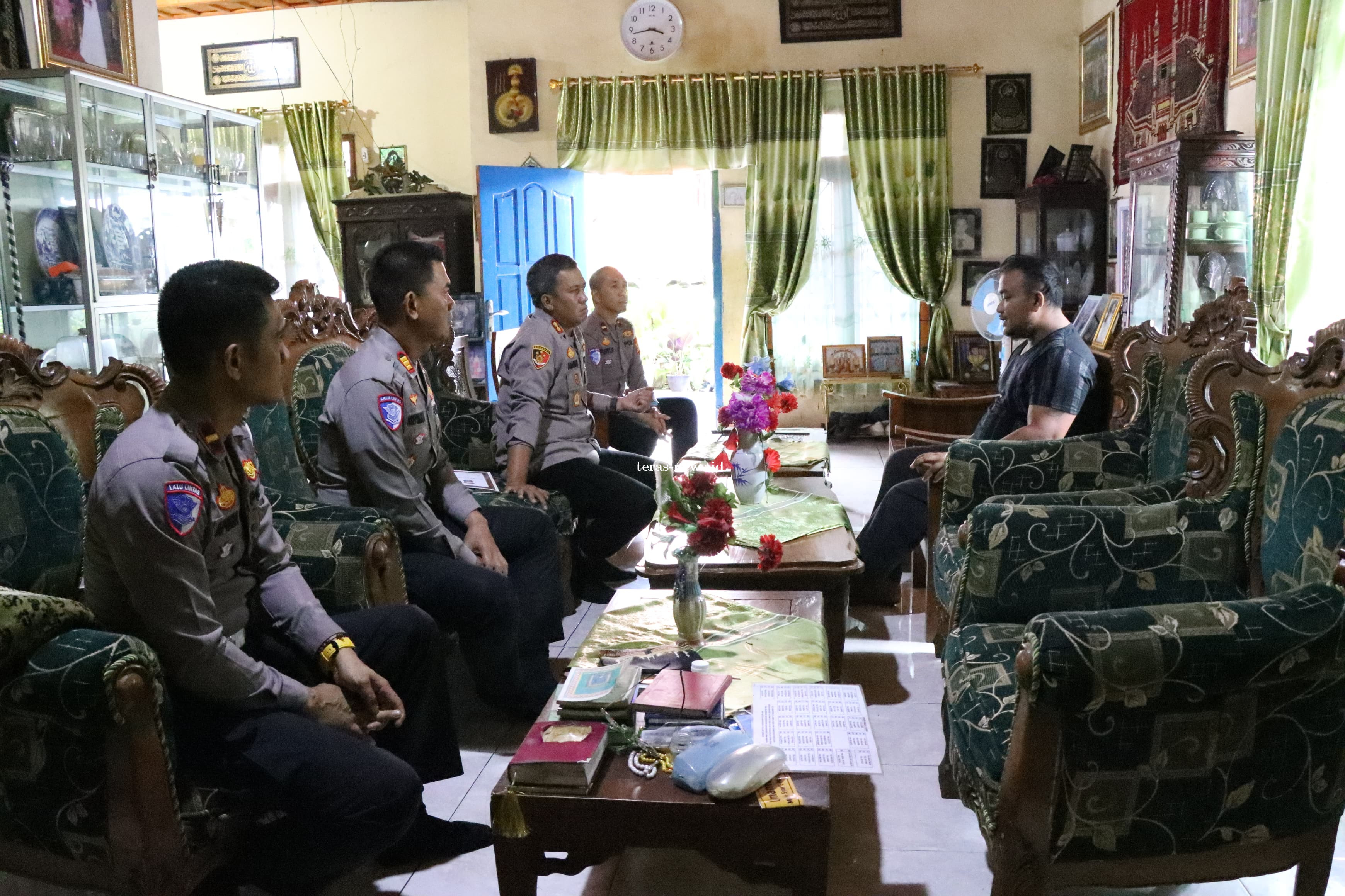 Kapolda Lampung Beri Santunan Korban Laka Lantas Bermuataan Durian di Jalinsum Way Kanan