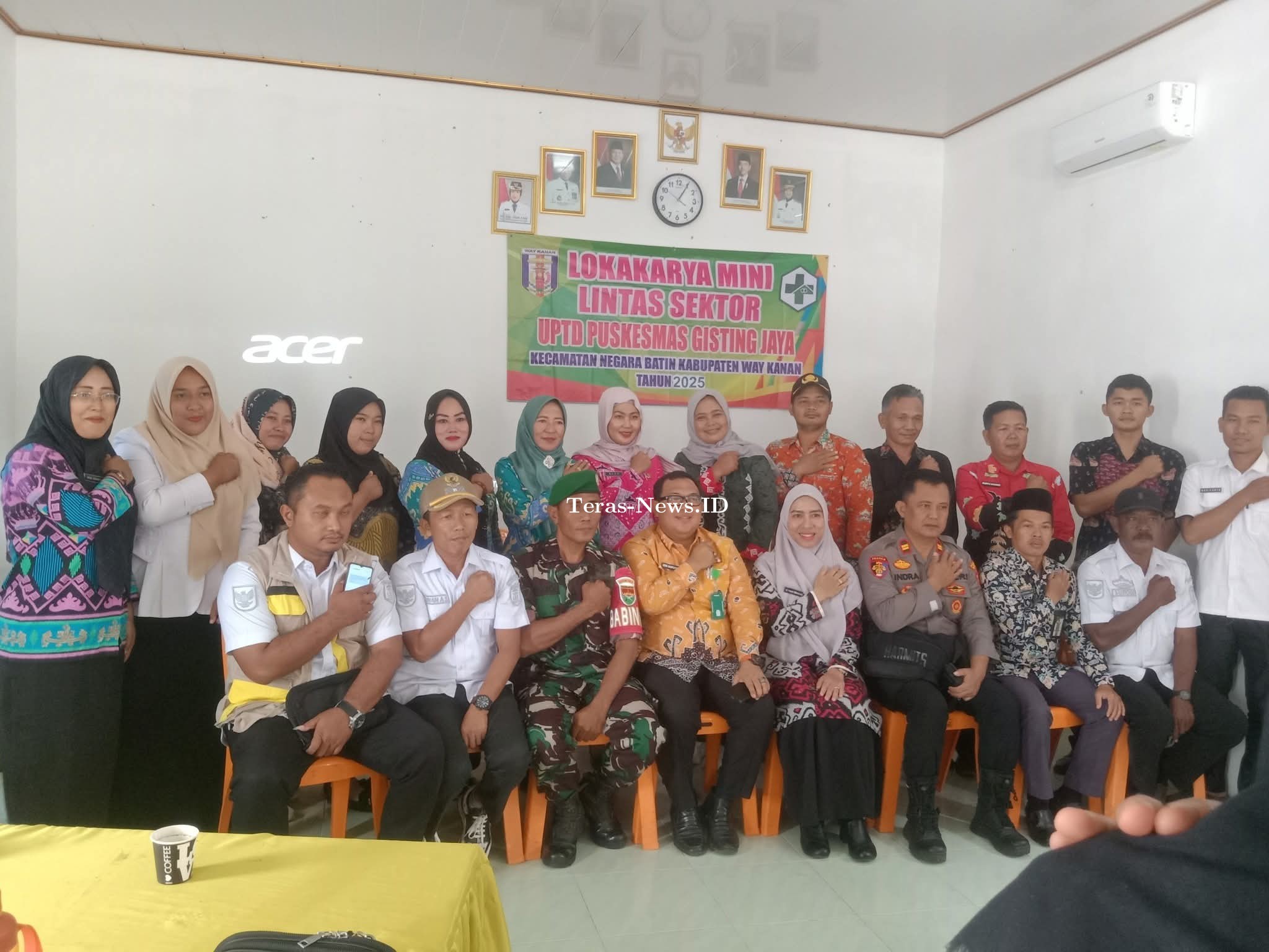 Camat Negara Batin EDI SAPUTRA.SKOM,MM Hadiri Kegiatan Lokakarya Mini Lintas Sektor Triwulan Ill Tahun 2025 Di Puskesmas 