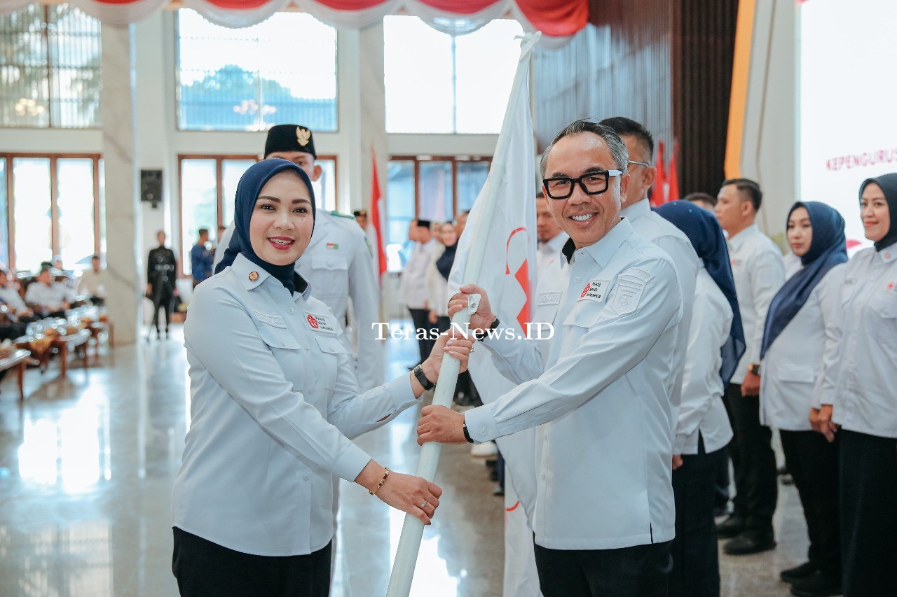 Raden Adipati Surya Resmi Dilantik Sebagai Ketua PMI Way Kanan Oleh Purnama Wulan Sari Mirza Bersama Delapan Pengurus PMI Kabupaten Se-Lampung