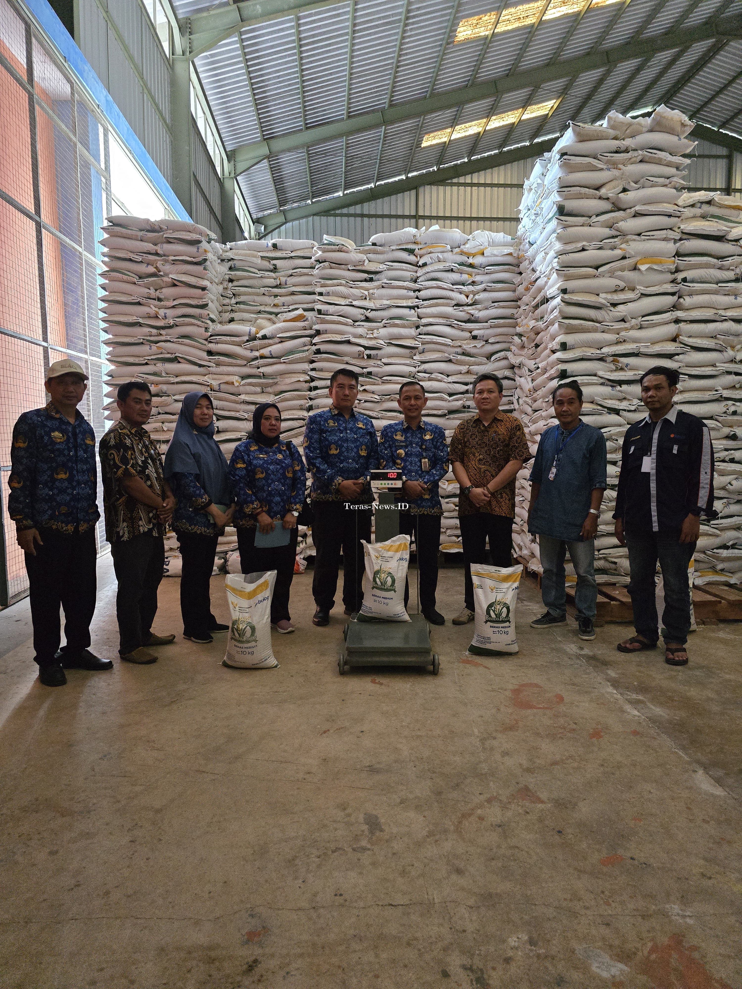 Pemerintah kabupaten way kanan pastikan kualitas Dan kesiapan Beras Bantuan Pangan Untuk Di Distribusikan 21 Juli 2025.