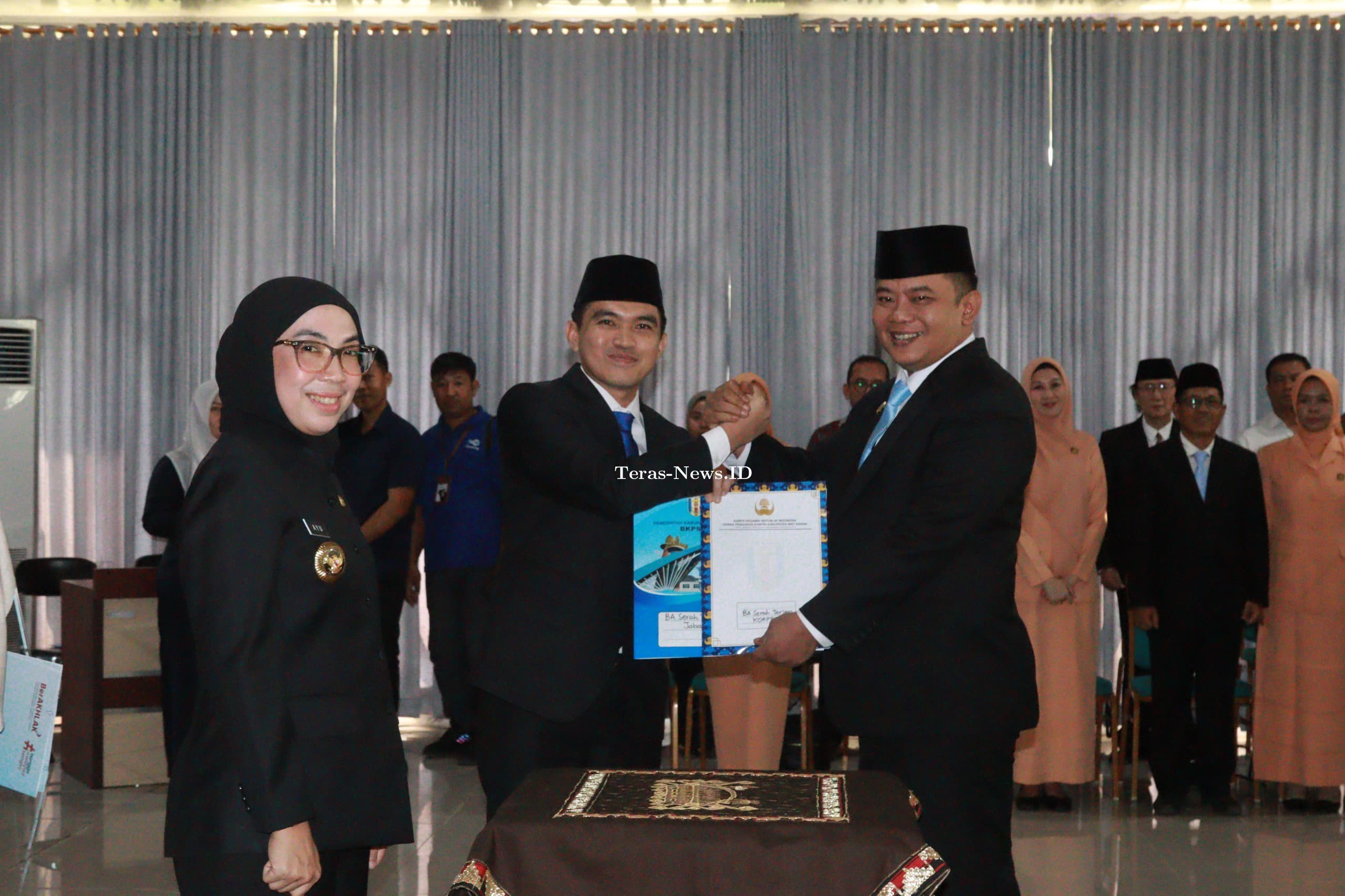 Ayu Asalasiyah Bupati Way kanan Melantik Machiavelli HT sebagai Sekretaris Daerah Kabupaten Way Kanan